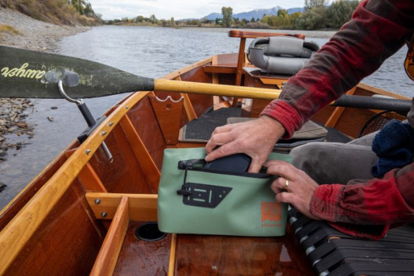 Fishpond Thunderhead Submersible Pouch Yucca Action Fishpond Thunderhead Submersible Pouch Yucca Action
